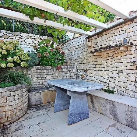 Holiday Laura Postira