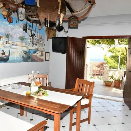 Holiday Laura Holiday home Postira