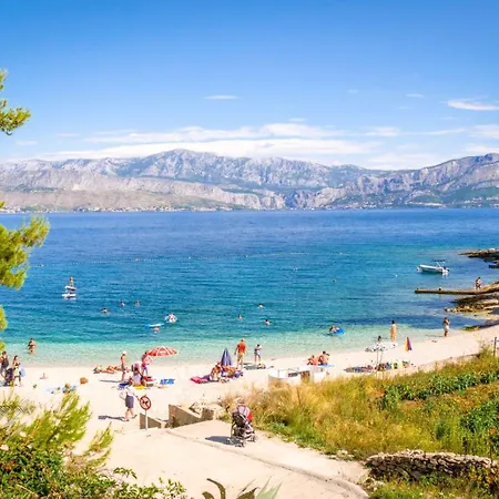 Holiday Laura Postira