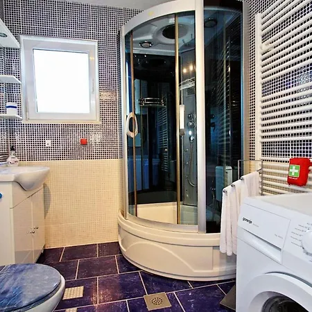 Holiday Laura * Postira