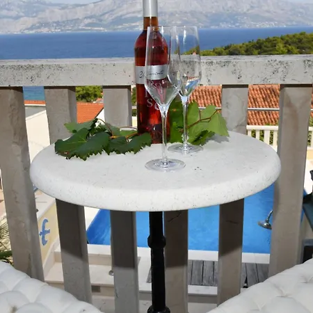 Holiday Laura Postira