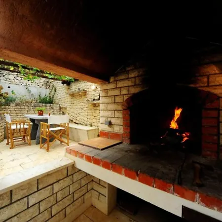 Holiday Laura * Postira