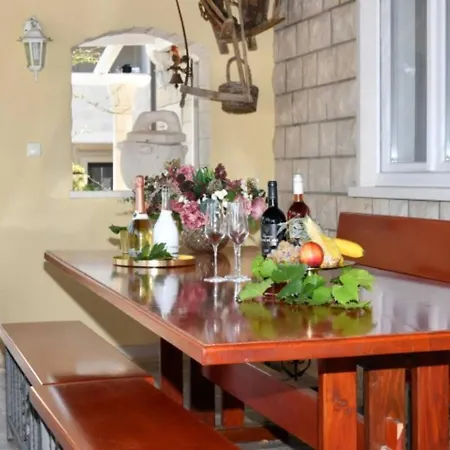 Holiday Laura * Postira