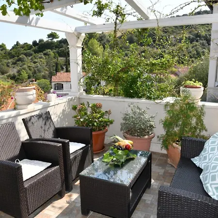 Holiday Laura Postira