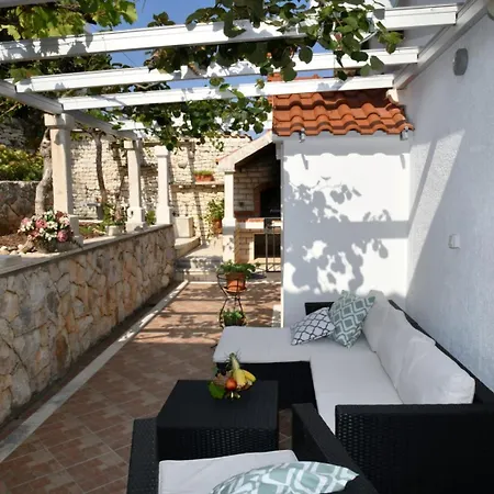 Holiday Laura Holiday home Postira