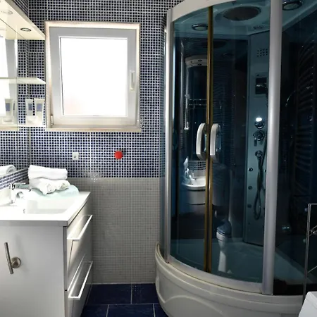 Holiday Laura * Postira